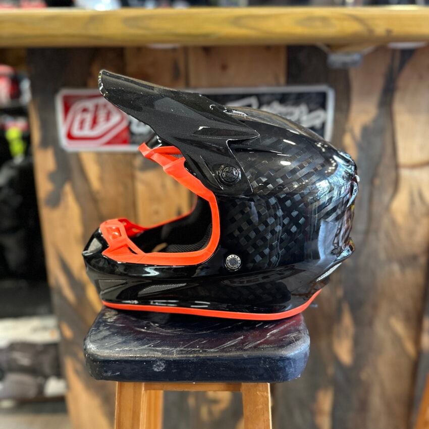 CASCO SE4 ECE PLAIN CARBON WITH ORANGE TRIM