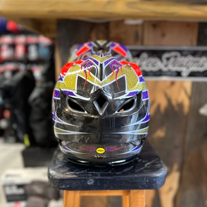Alternative view of CASCO D4 CARBON FLUSH VIOLET BLUE
